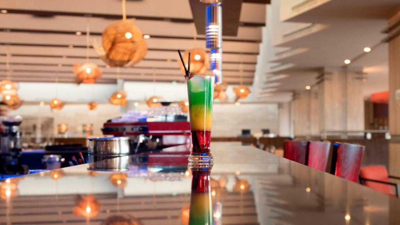 Mds Hotel Calama Exterior foto A layered cocktail